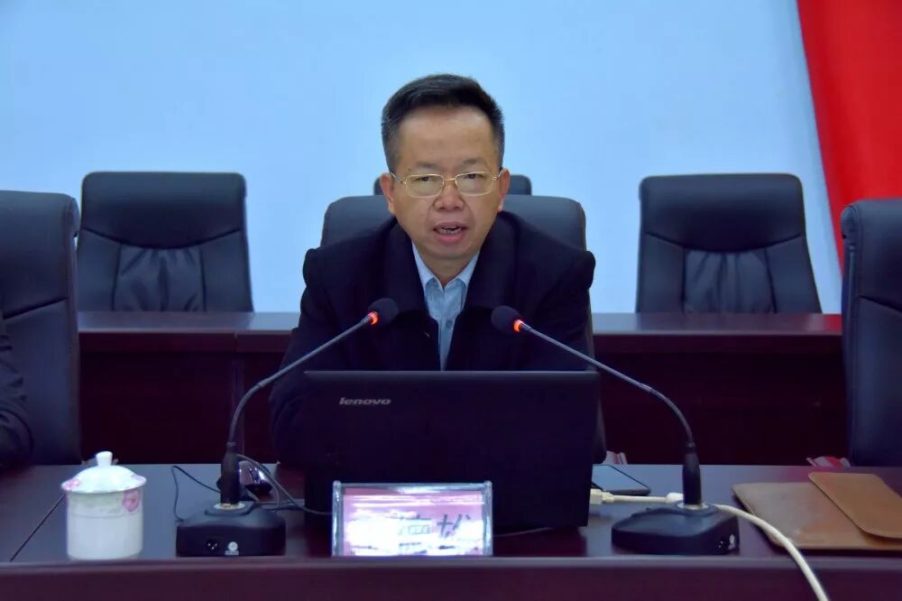 王德雄律师应邀到登岗镇举办法律讲座