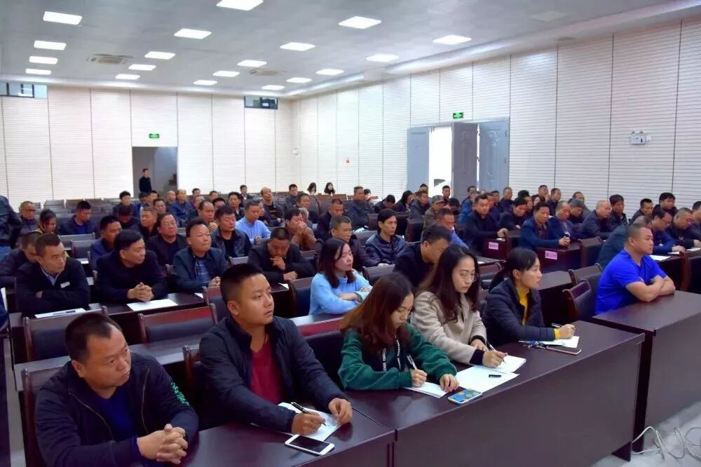 王德雄律师应邀到登岗镇举办法律讲座